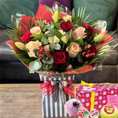 SIGNATURE ROSE AND LILY WITH BOMB COSMETICS 