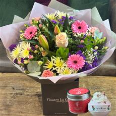 COUNTRY MEADOW HAND TIED WITH CANDLE AND BATH BOMB