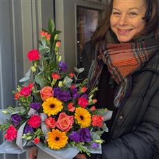 VIBRANT FRONT FACING ARRANGEMENT 